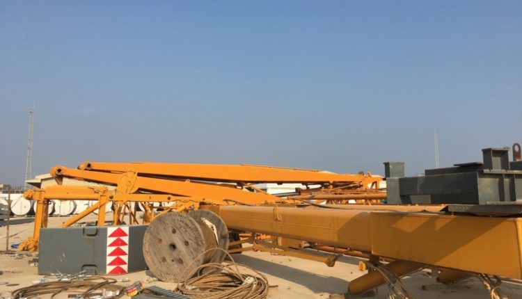 Xe cau banh lop 500t dang lam viec_14