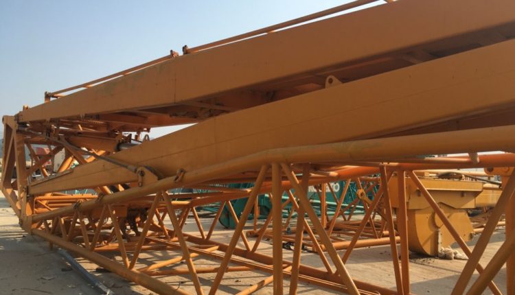 Xe cau banh lop 500t dang lam viec_5