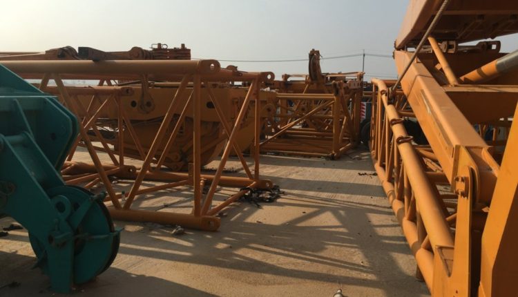 Xe cau banh lop 500t dang lam viec_7