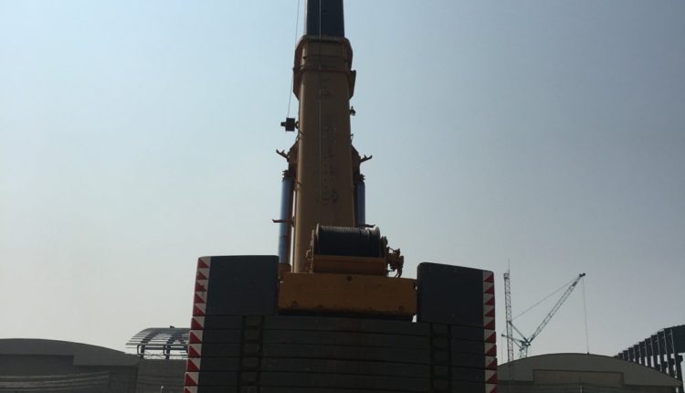 Xe cau banh lop 500t dang lam viec_8