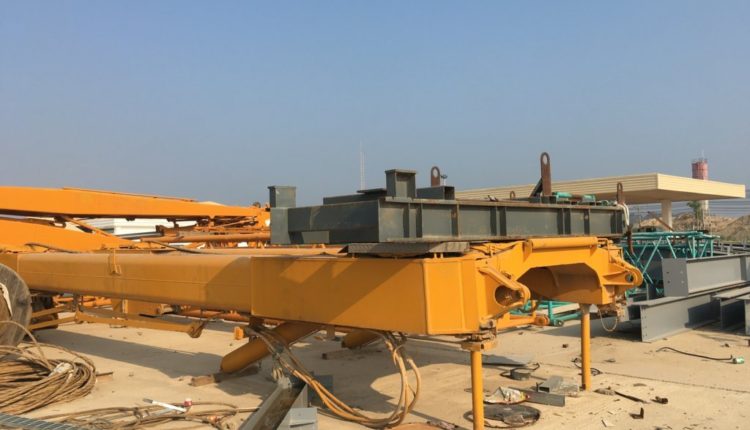 Xe cau banh lop 500t dang lam viec_9