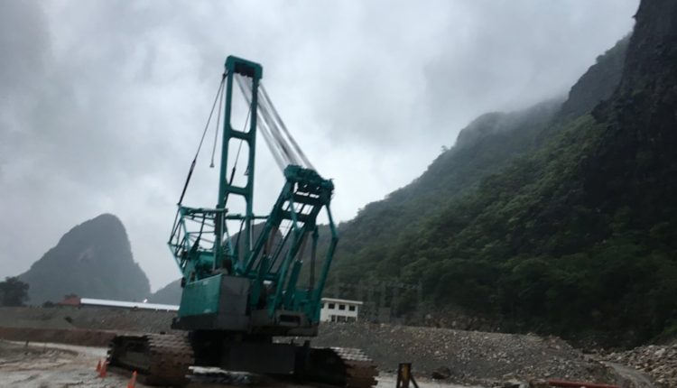 Cau banh xich 250t dang lam viec_11 (FILEminimizer)