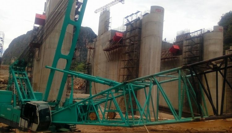 Cau banh xich 250t dang lam viec_4