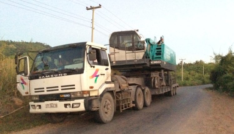 VAN CHUYEN XE CAU BANH XICH 250 T DI HONG SA LAO_5