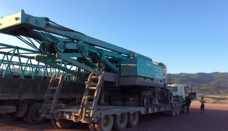 VAN CHUYEN XE CAU BANH XICH 250 T DI HONG SA LAO_6