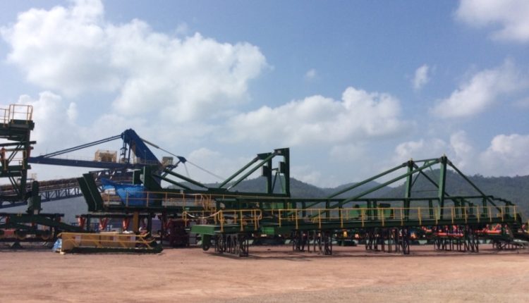 VAN CHUYEN XE CAU BANH XICH 250 T DI HONG SA LAO_7